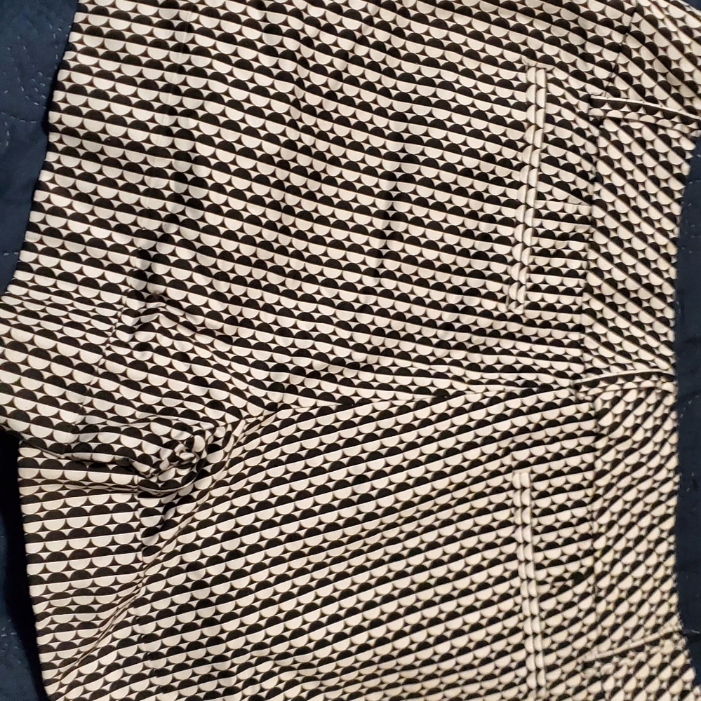 Geometric short shorts